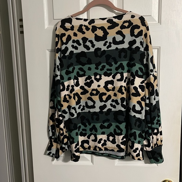 NWOT Boutique Purchased lightweight animal print sweater - Picture 4 of 4